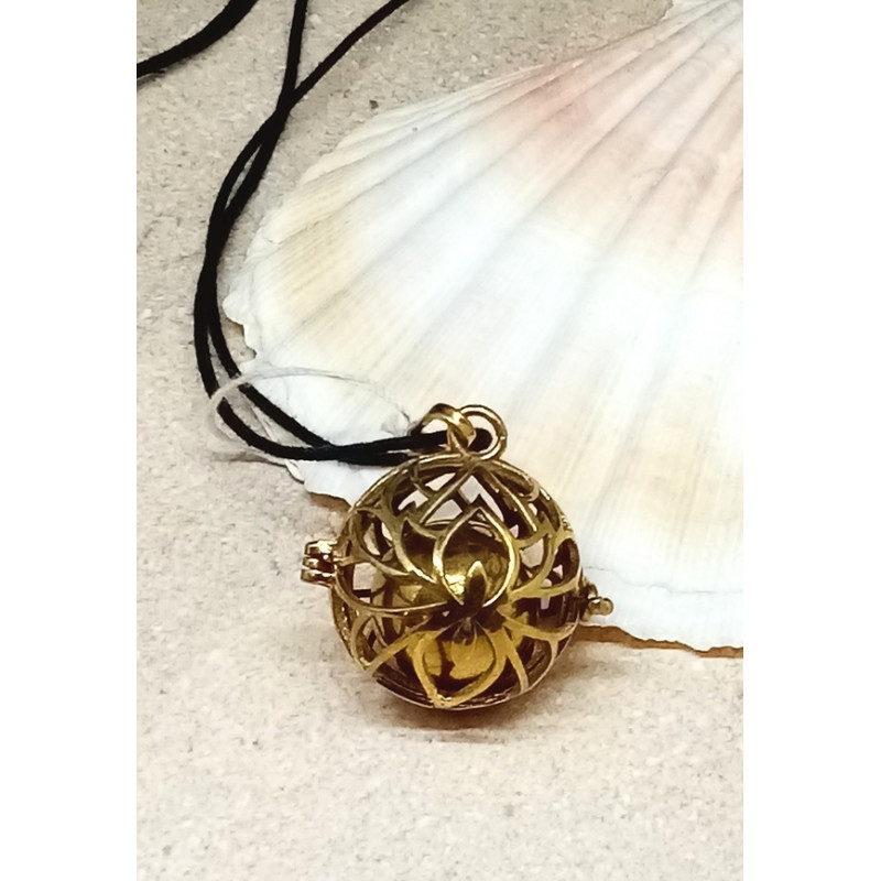 Pendentif de grossesse lotus doré